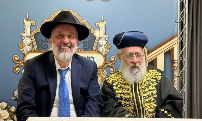 אריה דרעי לצד הרב יצחק יוסף