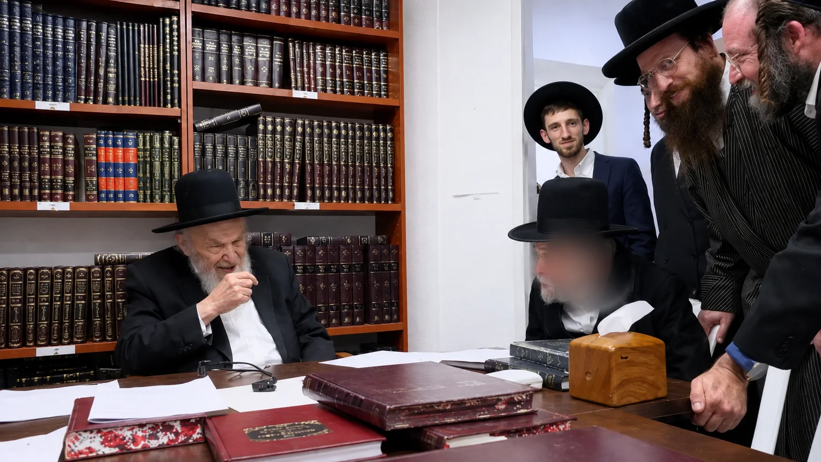 הגרמ"ה הירש בפגישה עם אנשי סאטמר והעדה החרדית