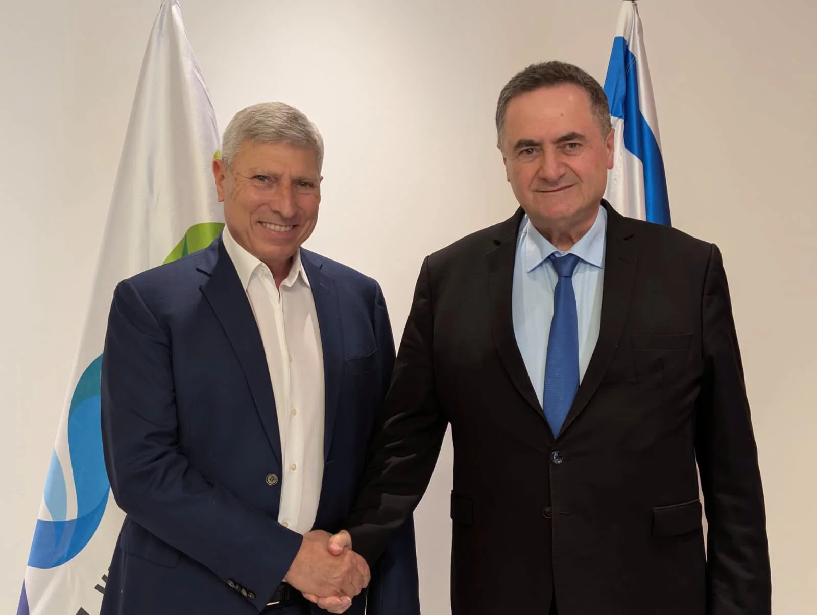 השר ישראל כ"ץ לצד ראש עיריית קרית אתא פרץ
