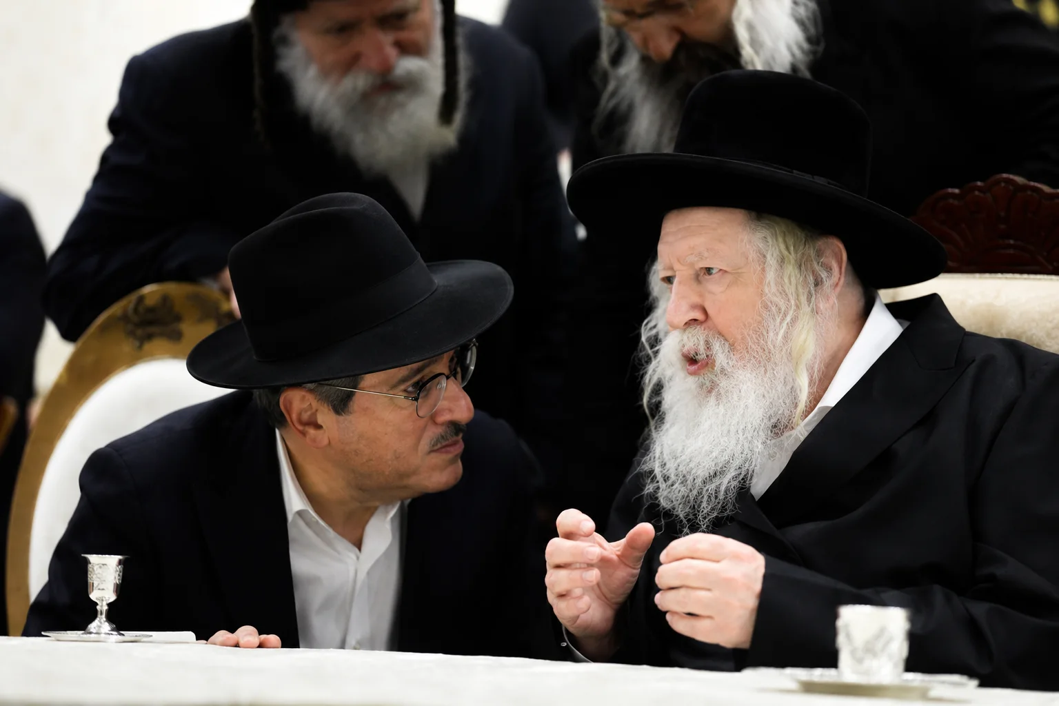 האדמו"ר מגור ולצידו הנגיד שלמה ורדיגר